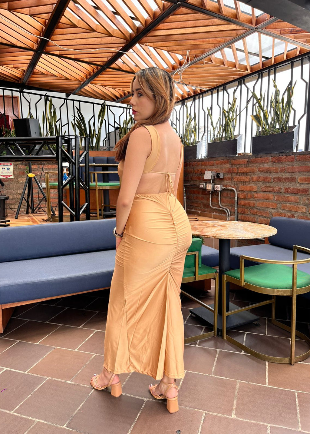 VESTIDO ESPALDA ABIERTA