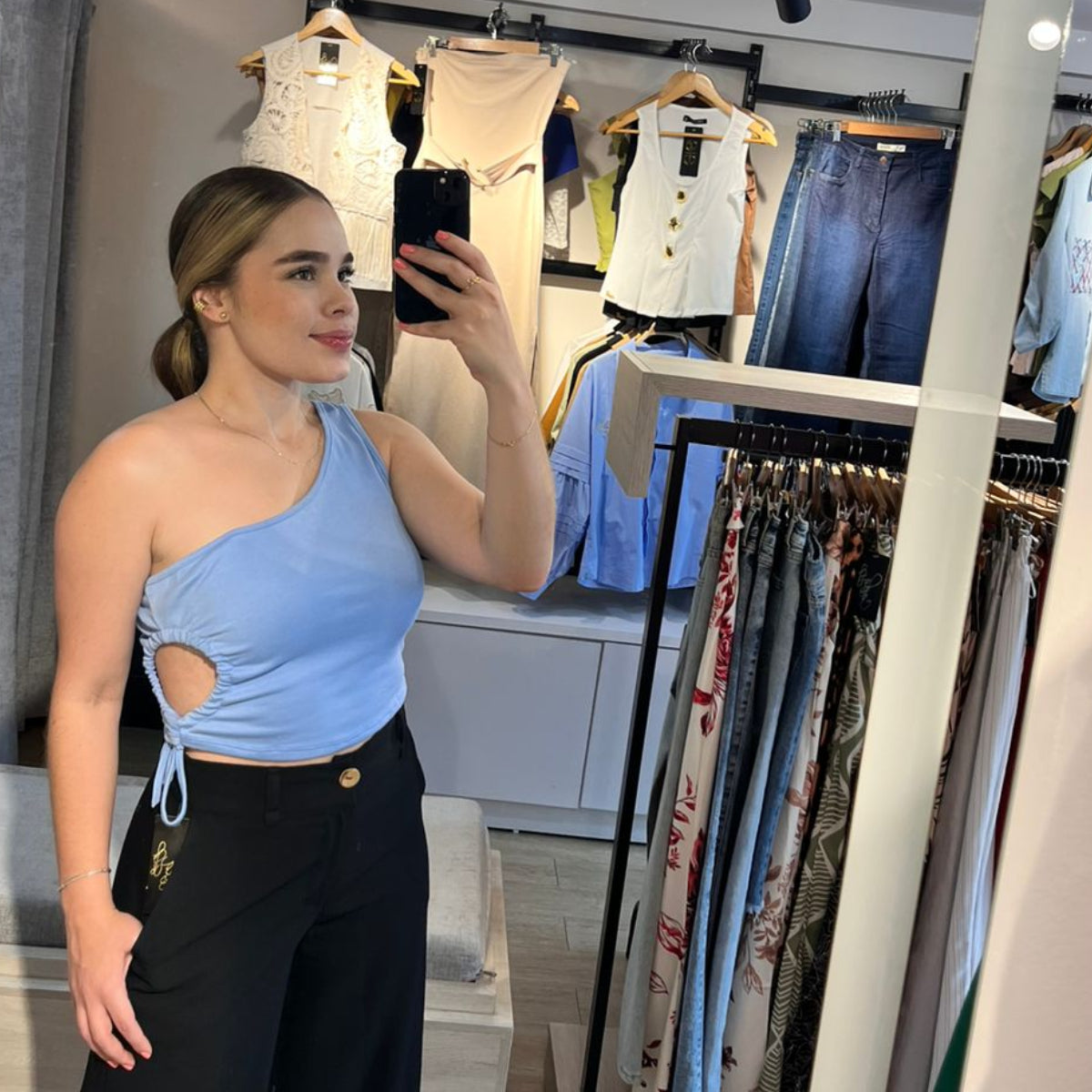 BLUSA ESCOTE LATERAL